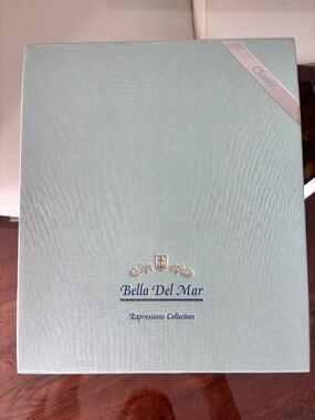 Lovely 3 piece Jewelry Set - statement piece collection - Bella Del Mar - new